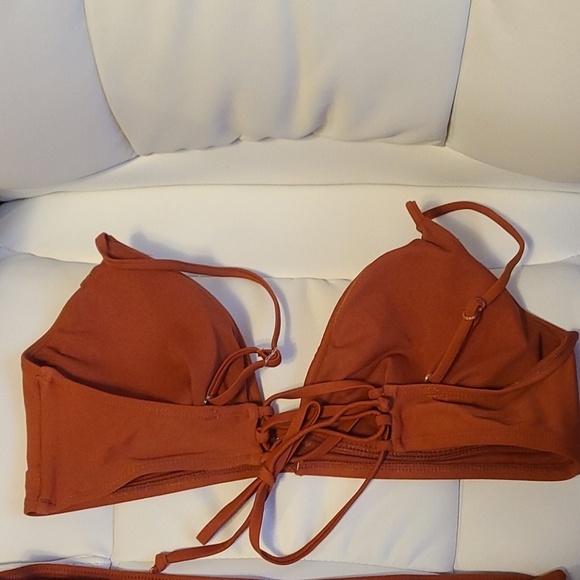 Bikini - Picture 2 of 3